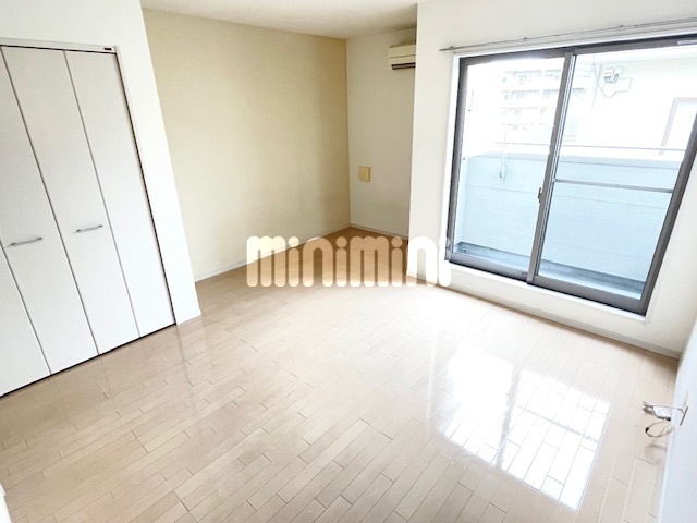 居室・リビング　南向きのお部屋です。
