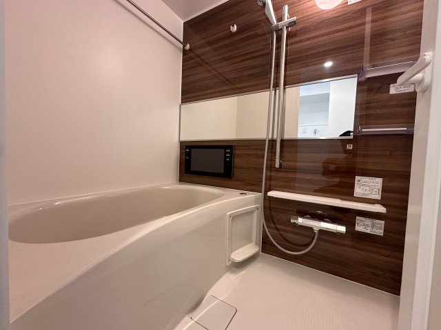 バス・シャワールーム　落ち着いた空間のお風呂です