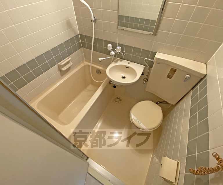 バス・シャワールーム　３点ユニットバスです。