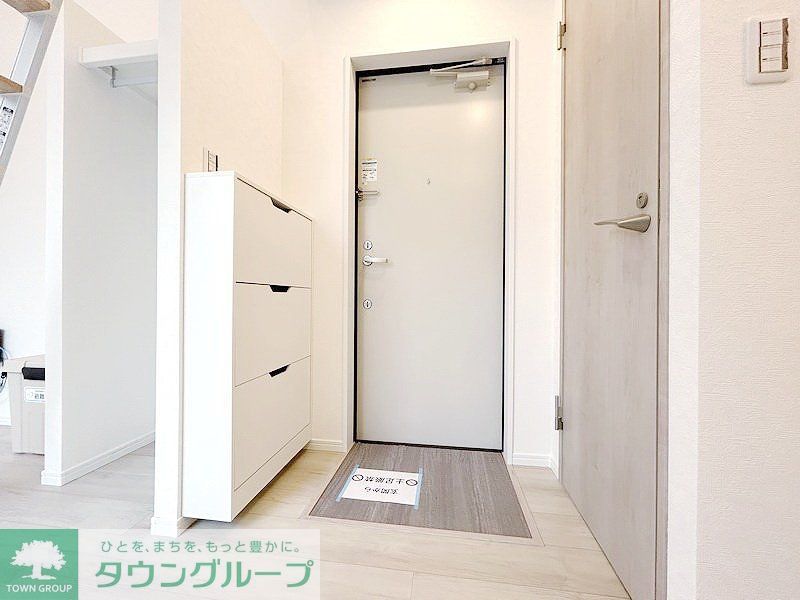 玄関　お部屋探しは株式会社　タウンハウジング　までお気軽にお問合…