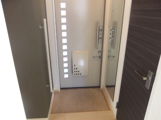 玄関　※別部屋の写真です