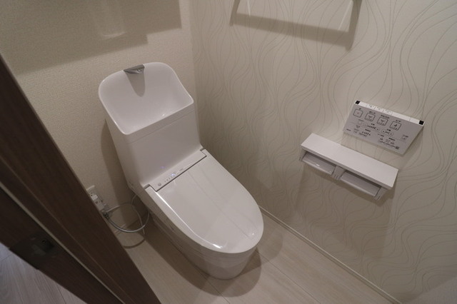 トイレ　温水洗浄暖房便座