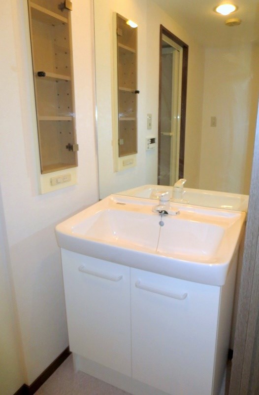 洗面設備　洗面　脱衣室　洗面台！小物収納あり　室内参考写真