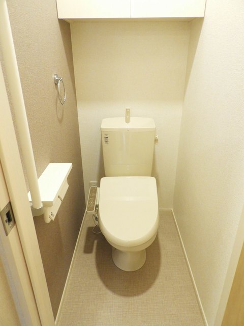 トイレ　同物件別号室の写真です。