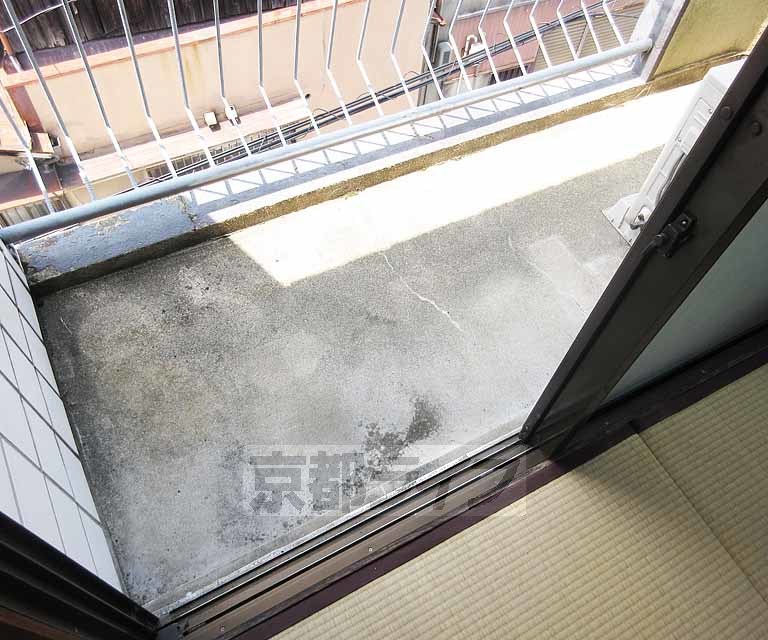 バルコニー　洗濯物などを干せます