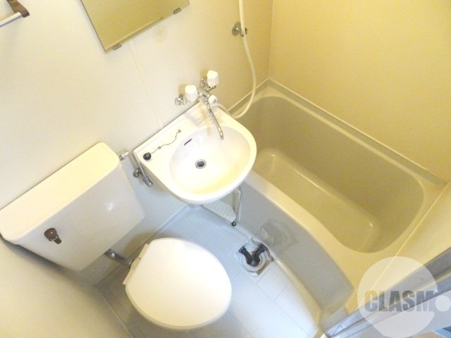 バス・シャワールーム　キレイにリフォームされています♪