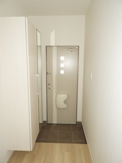 玄関　ミラー付き大型シューズボックス