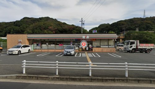 コンビニ　セブンイレブン 神戸名谷町賀市店（コンビニ）まで112m