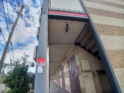 エントランス　防犯カメラ設置