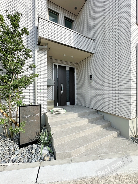 エントランス　オートロック付きで部外者シャットアウト♪