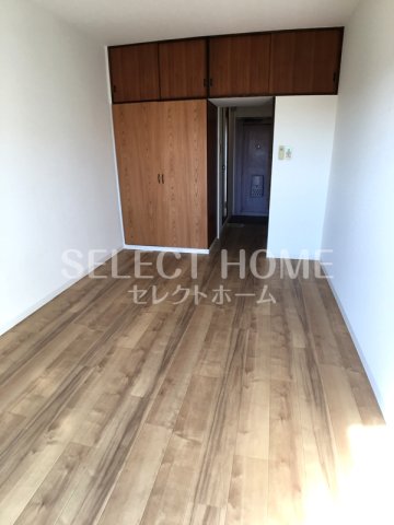 居室・リビング　こちらのリビングで趣味の時間をお楽しみください 同型タイプで