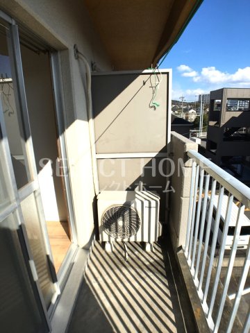 バルコニー　落ち着いた時間を過ごせるバルコニーです 同型タイプです