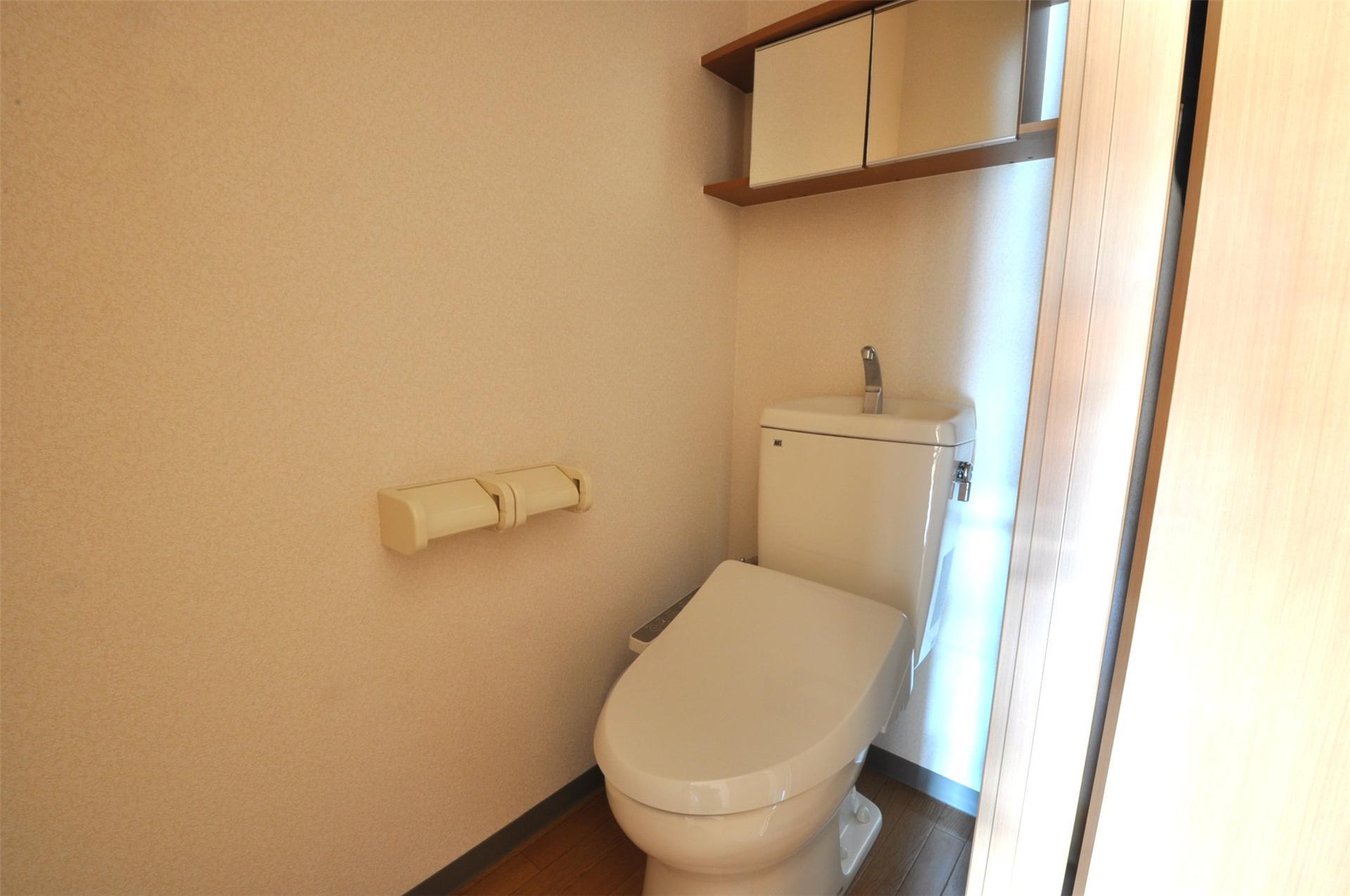 トイレ　ウォシュレット付き♪