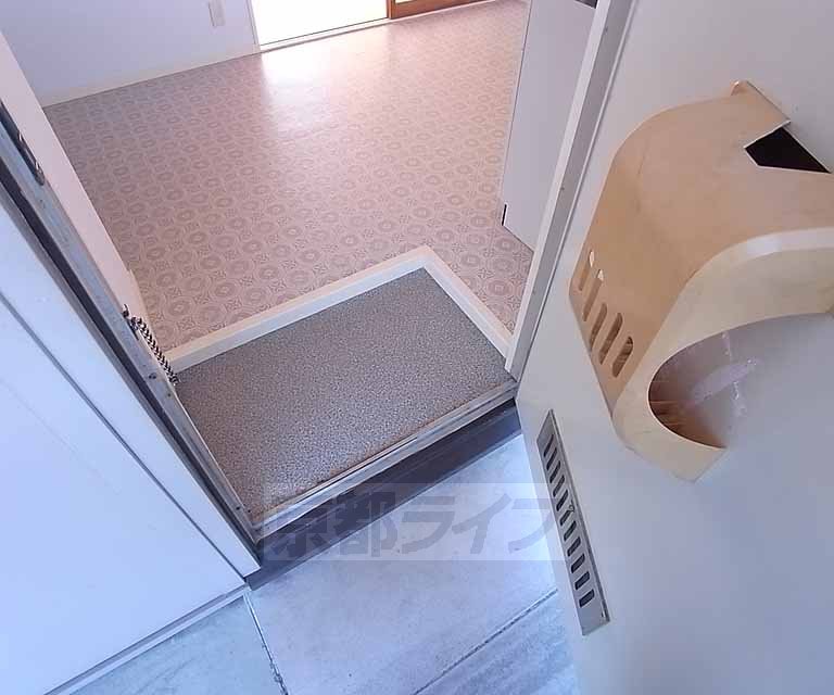 玄関　段差の低い玄関です。