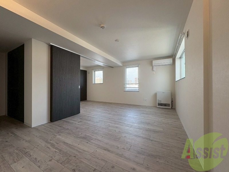 居室・リビング　広くてキレイなお部屋が広がっていて、充実した生活が送れそう。