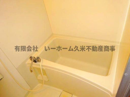 バス・シャワールーム　コンパクトで使いやすいお風呂です