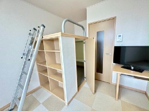 居室・リビング　カーペットは部屋毎に模様が異なります。