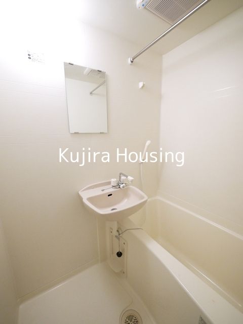 バス・シャワールーム　バス・トイレ別なのでゆっくり湯船に浸かってリフレッシュ♪