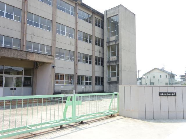 中学校　津市立東橋内中学校（中学校）まで391m