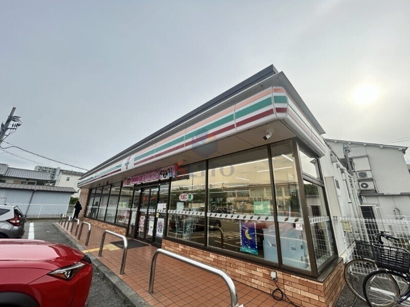 コンビニ　セブンイレブン豊中稲津町1丁目店（コンビニ）まで322m