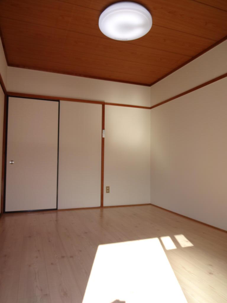 居室・リビング　エアコン、照明器具（LED）完備