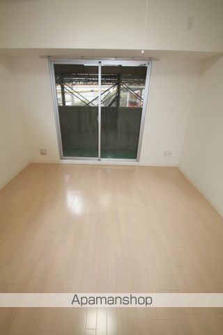 ウィングコート船場の居間写真