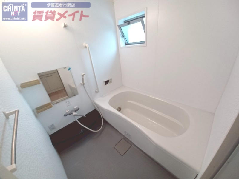 バス・シャワールーム　同建物の別部屋写真です