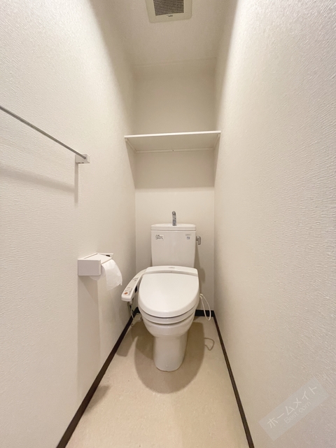 トイレ　温水洗浄便座付き♪