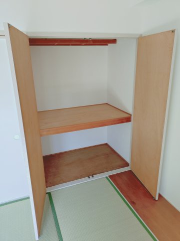 収納　お洋服もたくさんしまえます
