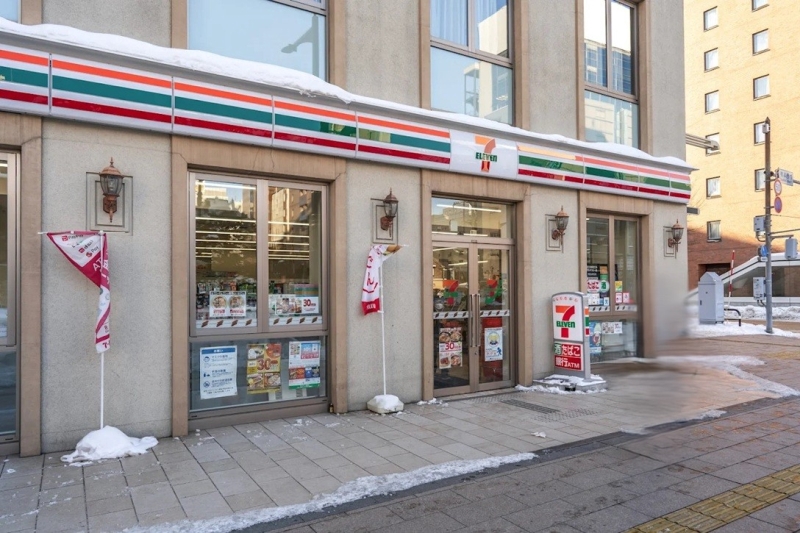 コンビニ　セブンイレブン札幌南4条西1店（コンビニ）まで169m