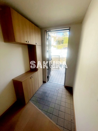 玄関　収納豊富なシューズボックスです♪