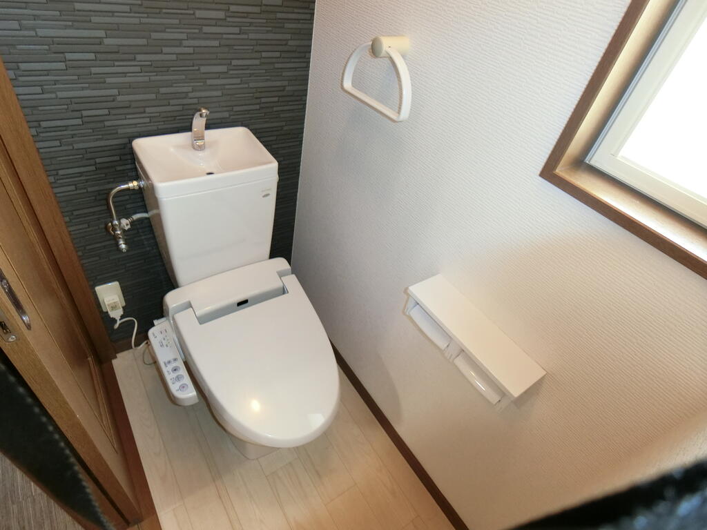 トイレ　窓のある明るいトイレ