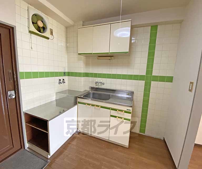 キッチン　収納たっぷりのキッチンです。