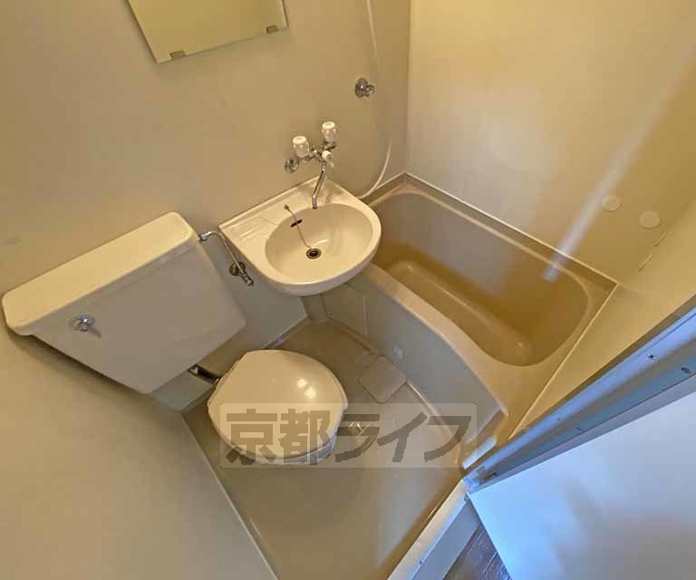 バス・シャワールーム　３点ユニットバスです。