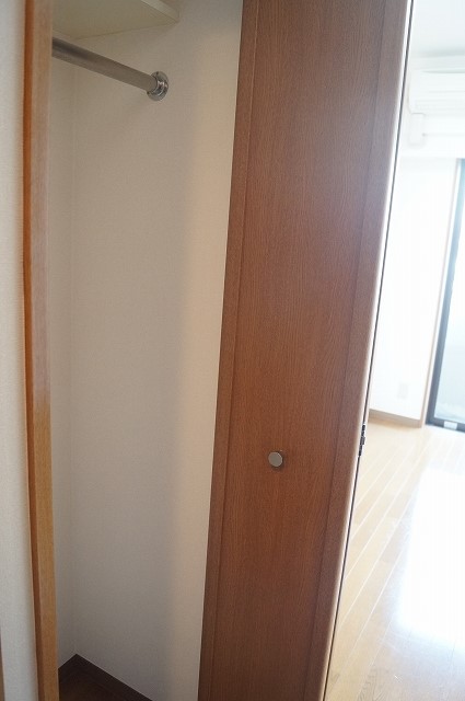 収納　ハンガーポール付のクローゼット