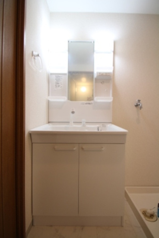 洗面設備　スペースが確保できる洗面所です