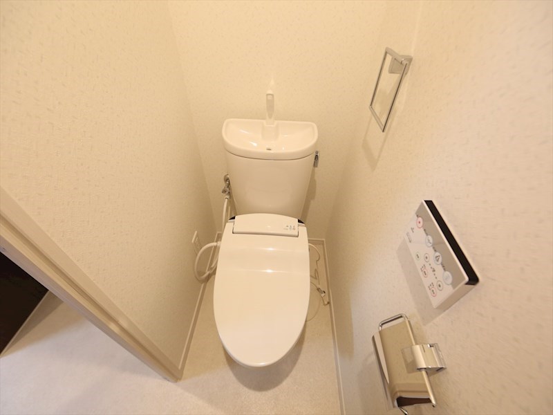 トイレ　温水洗浄暖房便座付トイレ