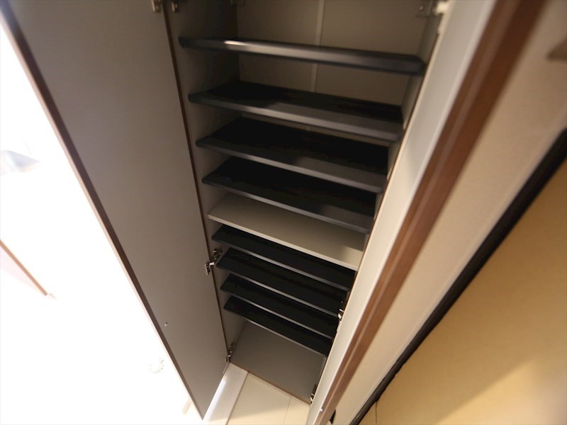 玄関　玄関　シューズボックス付（収納充実してます）