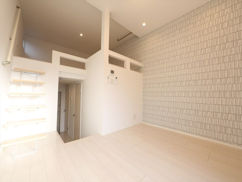 居室・リビング　洋室6帖　ロフト6.3帖（収納にも寝室にも使えます）同型画像