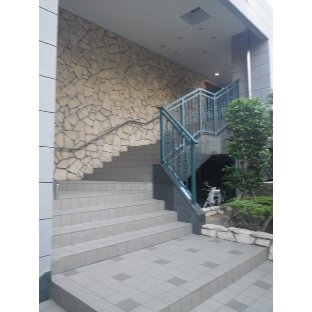 エントランス　ゆとりのあるエントランスです