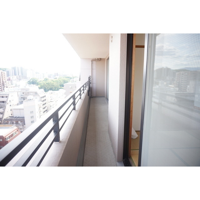 バルコニー　陽当たり良好なバルコニーです