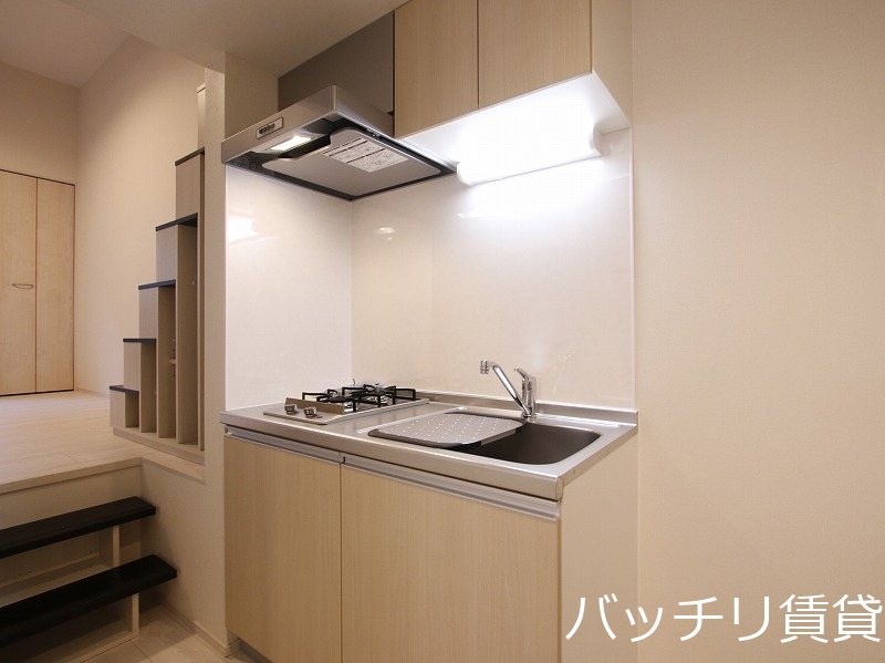 キッチン　同シリーズの別号室の画像。現況優先