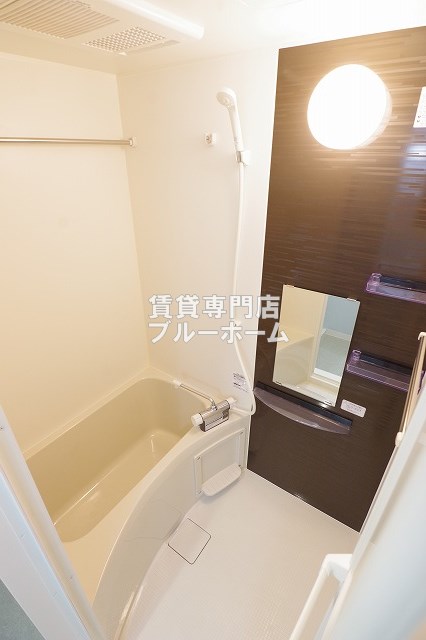 バス・シャワールーム　浴室乾燥機付きのお風呂！