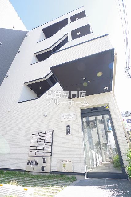 建物外観　鉄骨造４階建ての綺麗な物件！