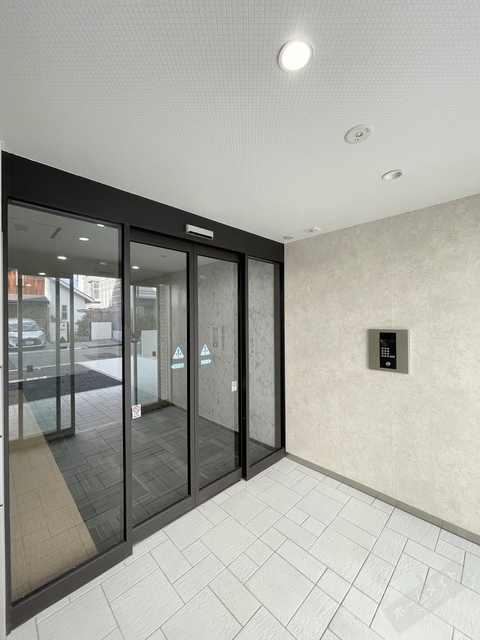 エントランス　オートロック付きで部外者シャットアウト♪