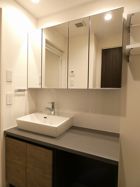 洗面設備　広い洗面スペース