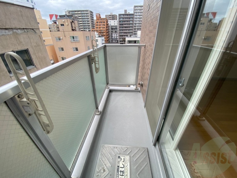 バルコニー　窓を開けると風通しも良く、気分も上がりそう！