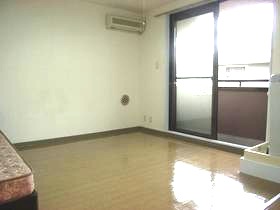 居室・リビング　別号室参考写真です。