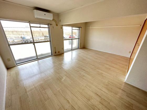 居室・リビング　※別部屋の写真です