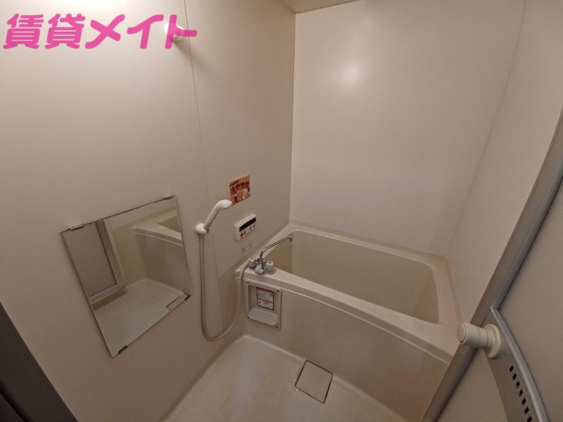 バス・シャワールーム　同物件別部屋写真